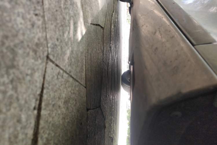 Used Volvo V40 2014 2.0T Zhiya Edition Chassis Front Right