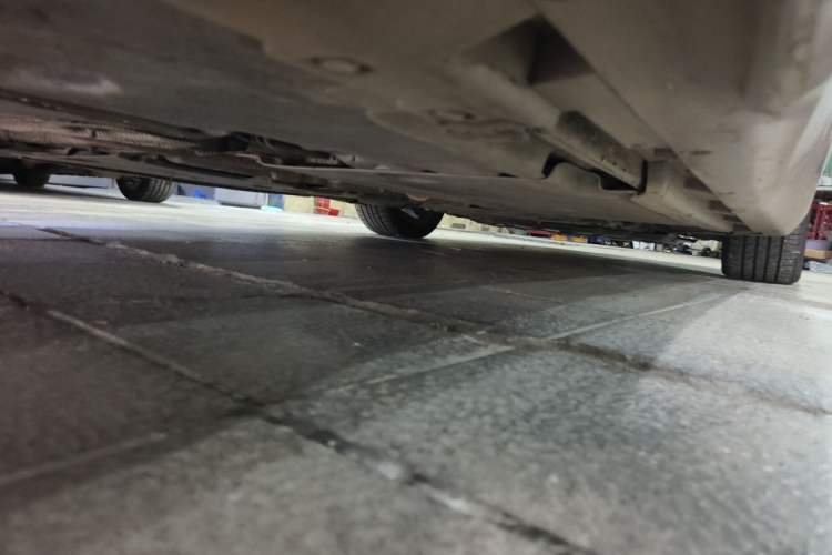 Used Volvo V40 2014 2.0T Zhiya Edition Chassis Rear Right