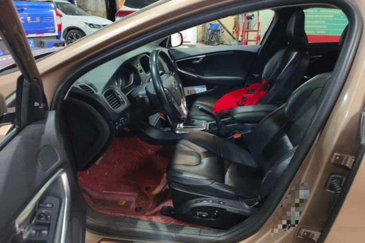 Used Volvo V40 2014 2.0T Zhiya Edition Driver Seat