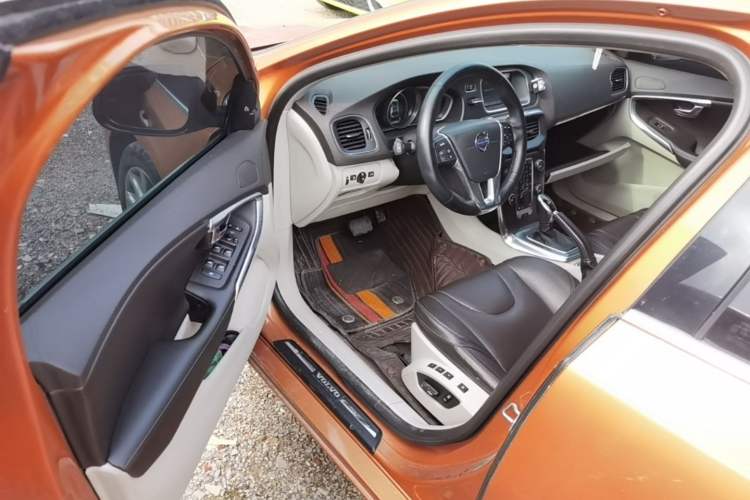 Used Volvo V40 2014 2.0T Zhiya Edition Driver Seat