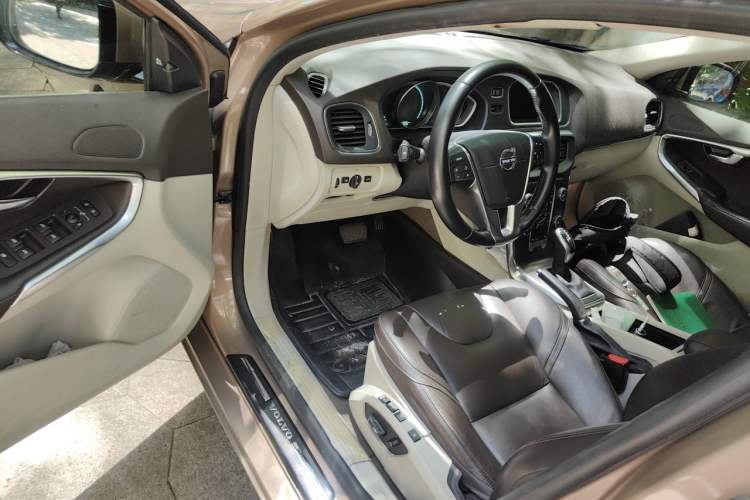 Used Volvo V40 2014 2.0T Zhiya Edition Driver Seat