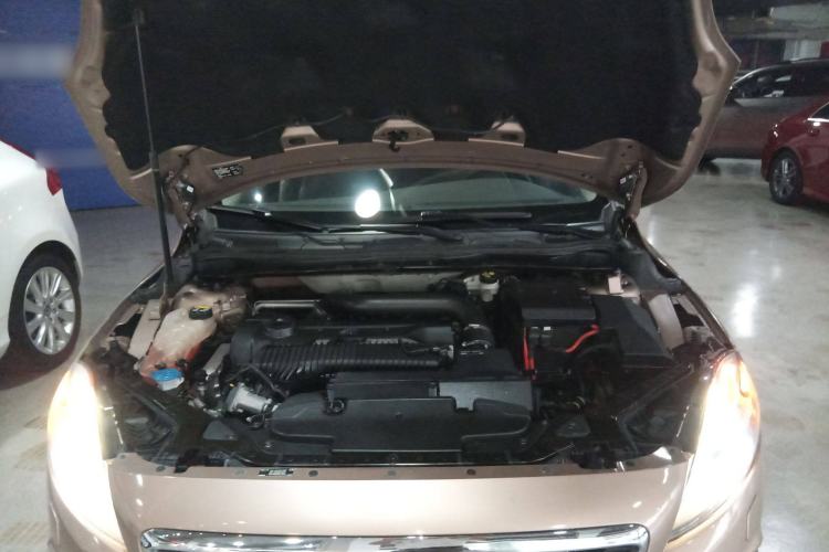 Used Volvo V40 2014 Cross Country T5 AWD Prestige Edition Engine Bay