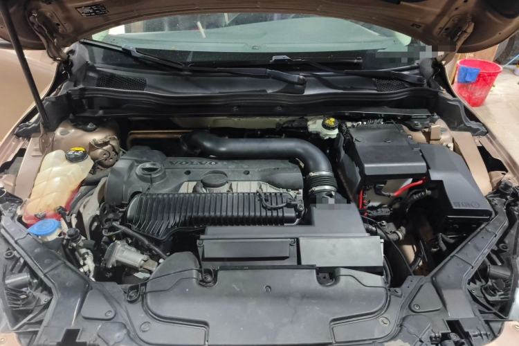 Used Volvo V40 2014 2.0T Zhiya Edition Engine Bay