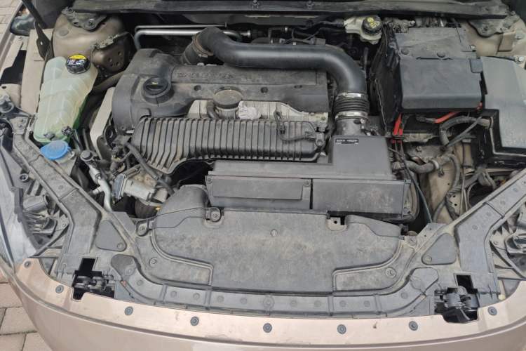 Used Volvo V40 2014 2.0T Zhiya Edition Engine Bay