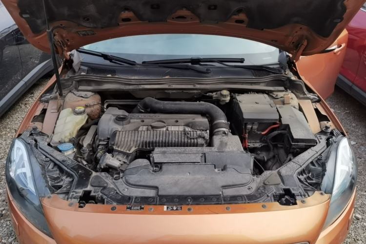 Used Volvo V40 2014 2.0T Zhiya Edition Engine Bay