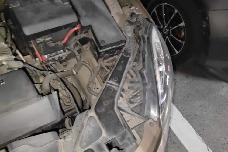 Used Volvo V40 2014 Cross Country T5 AWD Smart Luxury Edition Engine Bay Left