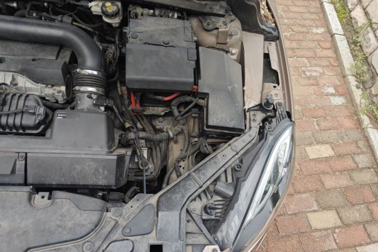 Used Volvo V40 2014 2.0T Zhiya Edition Engine Bay Left