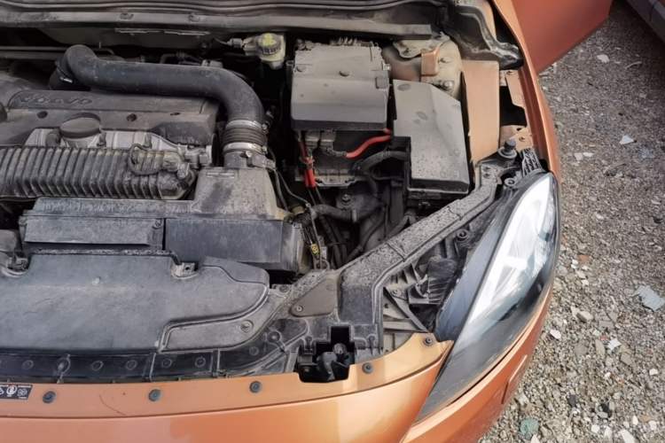 Used Volvo V40 2014 2.0T Zhiya Edition Engine Bay Left