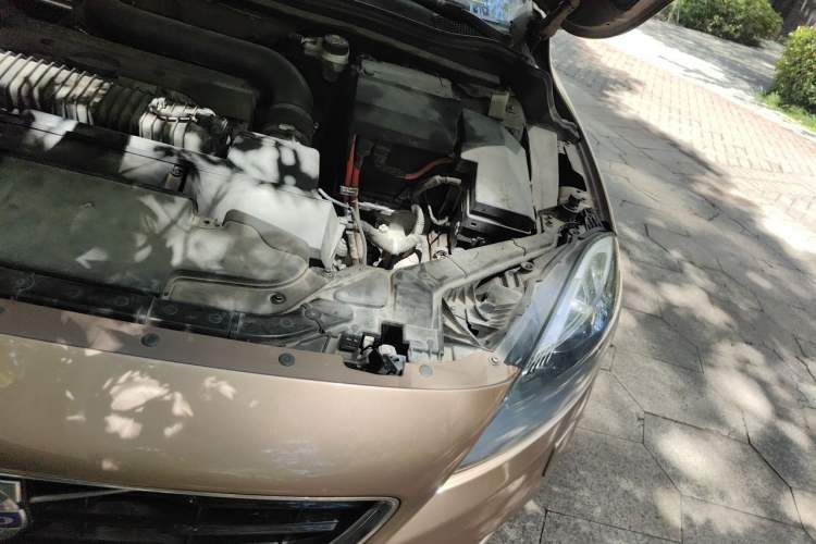 Used Volvo V40 2014 2.0T Zhiya Edition Engine Bay Left