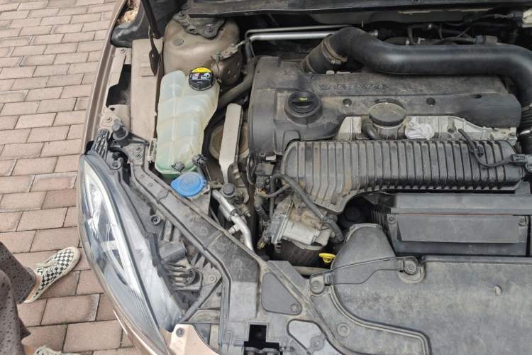 Used Volvo V40 2014 2.0T Zhiya Edition Engine Bay Right