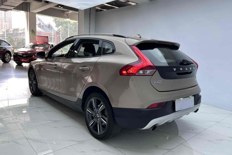 Used Volvo V40 2014 Cross Country T5 AWD Prestige Edition Exterior 4