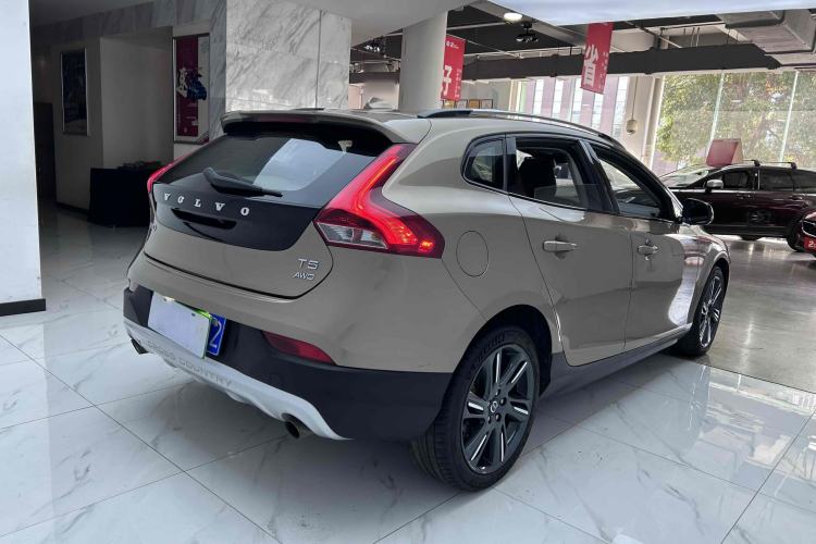 Used Volvo V40 2014 Cross Country T5 AWD Prestige Edition Exterior 5