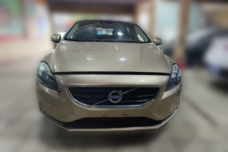 Used Volvo V40 2014 2.0T Zhiya Edition Front