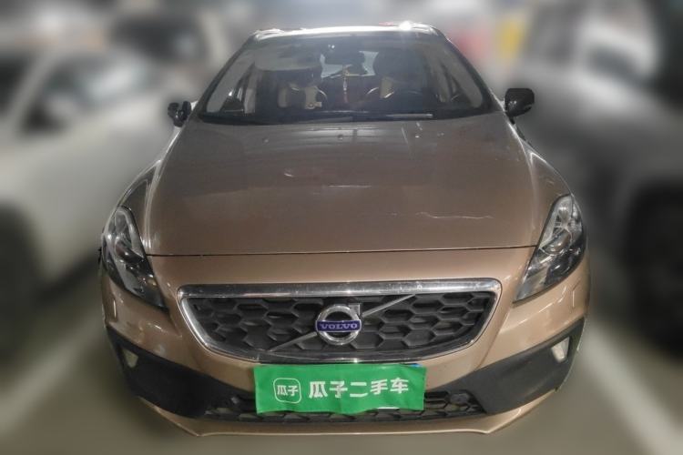 Used Volvo V40 2014 Cross Country T5 AWD Smart Luxury Edition Front