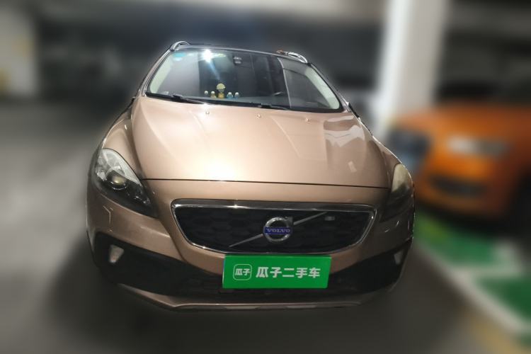 Used Volvo V40 2014 Cross Country T5 AWD Smart Luxury Edition Front