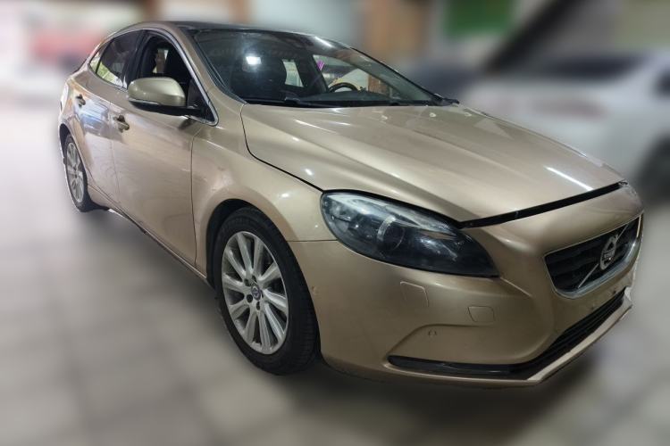 Used Volvo V40 2014 2.0T Zhiya Edition Front Right 45 Deg