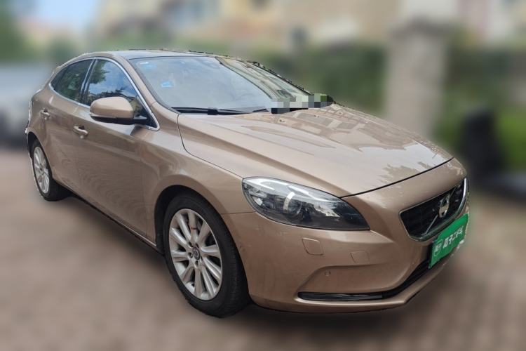 Used Volvo V40 2014 2.0T Zhiya Edition Front Right 45 Deg