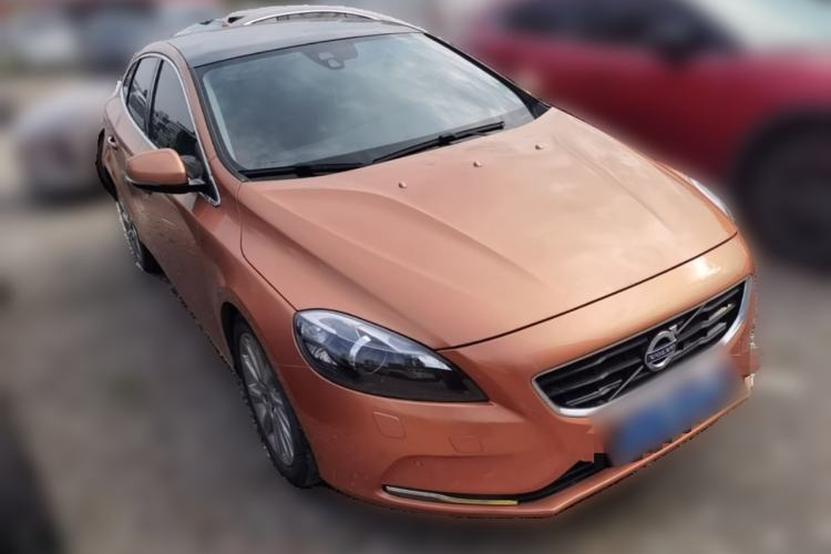 Used Volvo V40 2014 2.0T Zhiya Edition Front Right 45 Deg