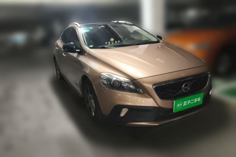 Used Volvo V40 2014 Cross Country T5 AWD Smart Luxury Edition Front Right 45 Deg