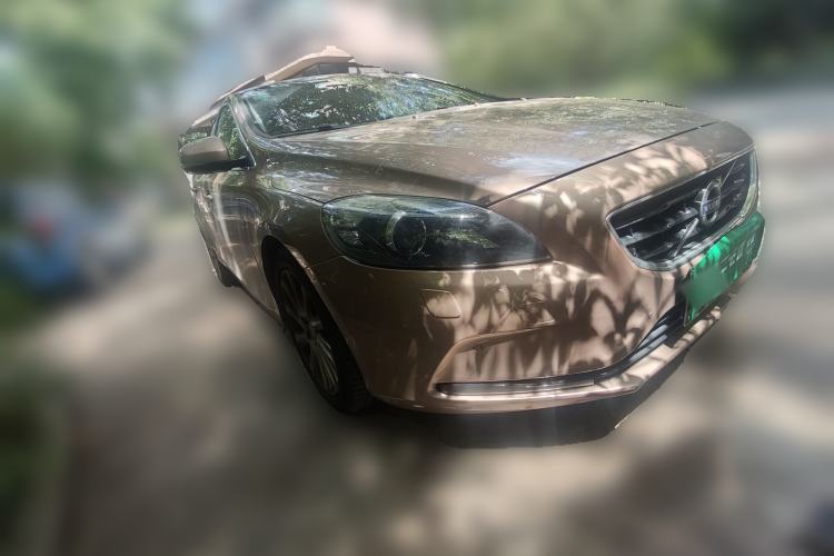 Used Volvo V40 2014 2.0T Zhiya Edition Front Right 45 Deg
