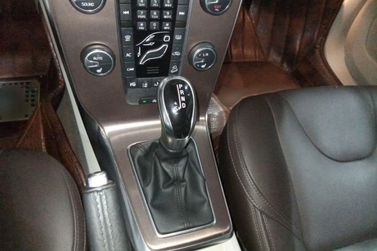 Used Volvo V40 2014 Cross Country T5 AWD Prestige Edition Gear Lever