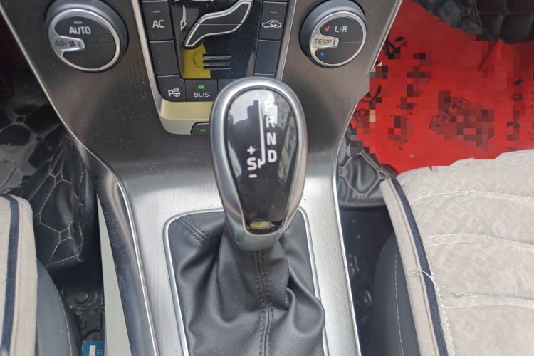 Used Volvo V40 2014 2.0T Zhiya Edition Gear Lever