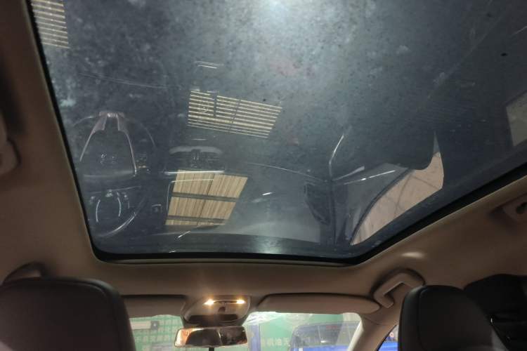 Used Volvo V40 2014 2.0T Zhiya Edition Headliner
