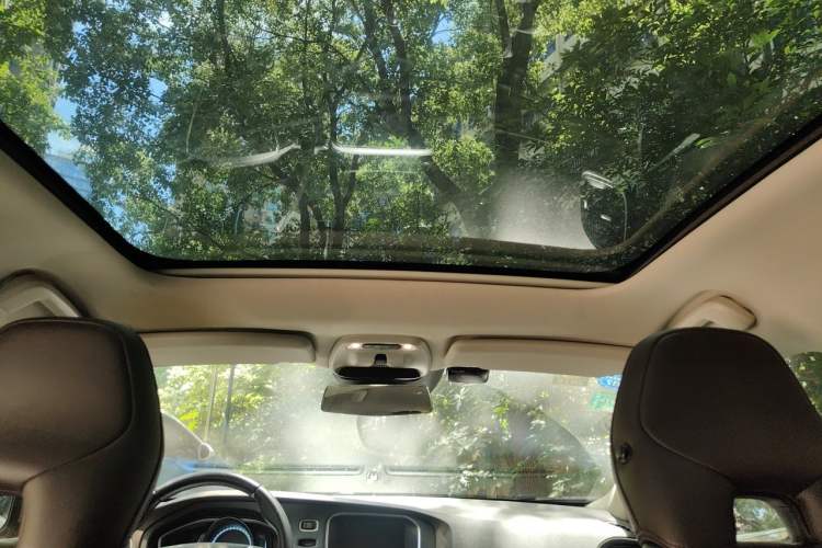 Used Volvo V40 2014 2.0T Zhiya Edition Headliner