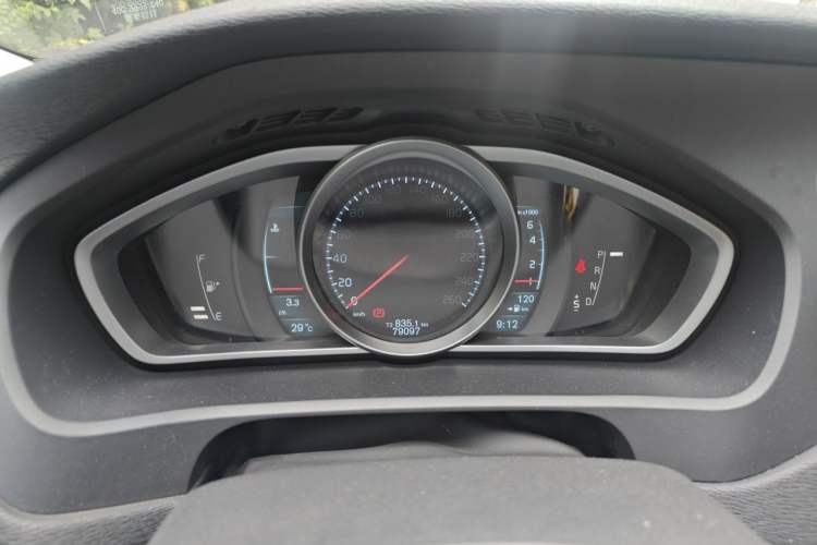 Used Volvo V40 2014 2.0T Zhiya Edition Instrument Cluster