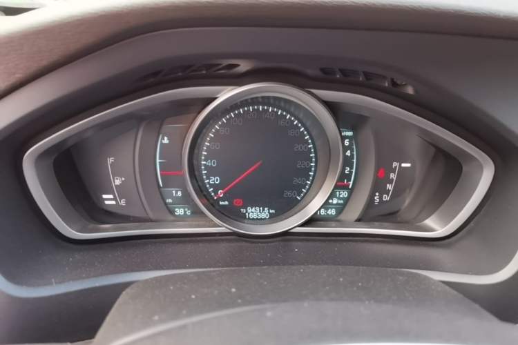 Used Volvo V40 2014 2.0T Zhiya Edition Instrument Cluster