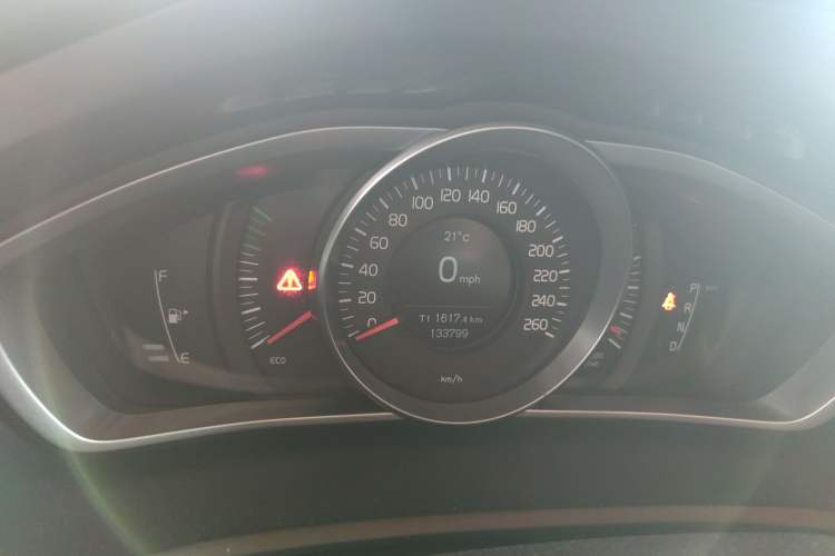Used Volvo V40 2014 Cross Country 2.0T Zhiyi Edition Instrument Cluster