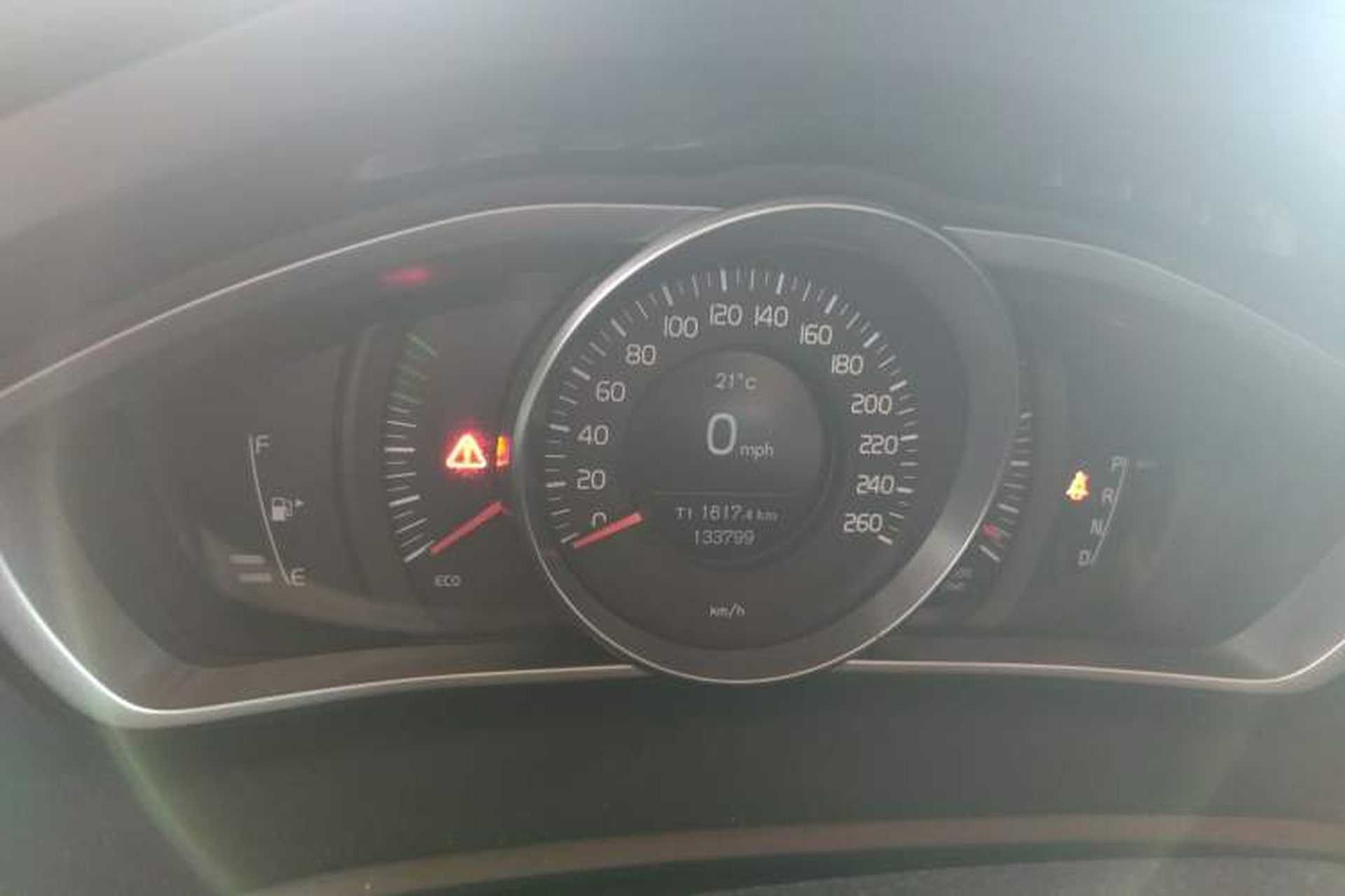Used Volvo V40 2014 Cross Country 2.0T Zhiyi Edition Instrument Cluster