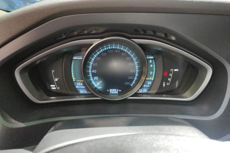 Used Volvo V40 2014 2.0T Zhiya Edition Instrument Cluster