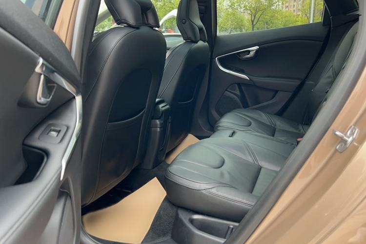 Used Volvo V40 2014 2.0T Zhiya Edition Interior 3