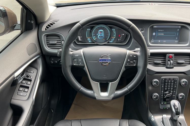 Used Volvo V40 2014 2.0T Zhiya Edition Interior 5