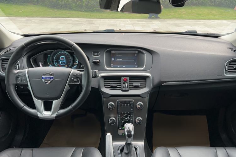 Used Volvo V40 2014 2.0T Zhiya Edition Interior 6
