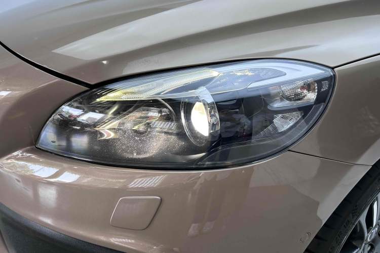 Used Volvo V40 2014 Cross Country T5 AWD Prestige Edition Left Front Headlight