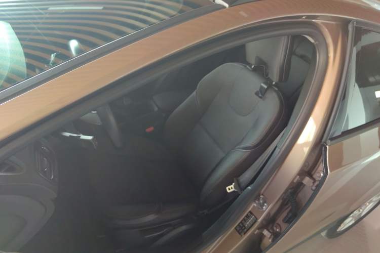 Used Volvo V40 2014 Cross Country 2.0T Zhiyi Edition Left Front Seat
