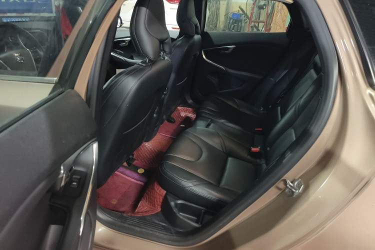 Used Volvo V40 2014 2.0T Zhiya Edition Left Rear Seat
