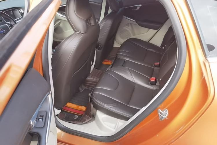 Used Volvo V40 2014 2.0T Zhiya Edition Left Rear Seat