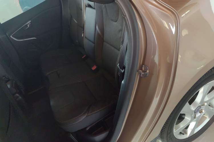Used Volvo V40 2014 Cross Country 2.0T Zhiyi Edition Left Rear Seat
