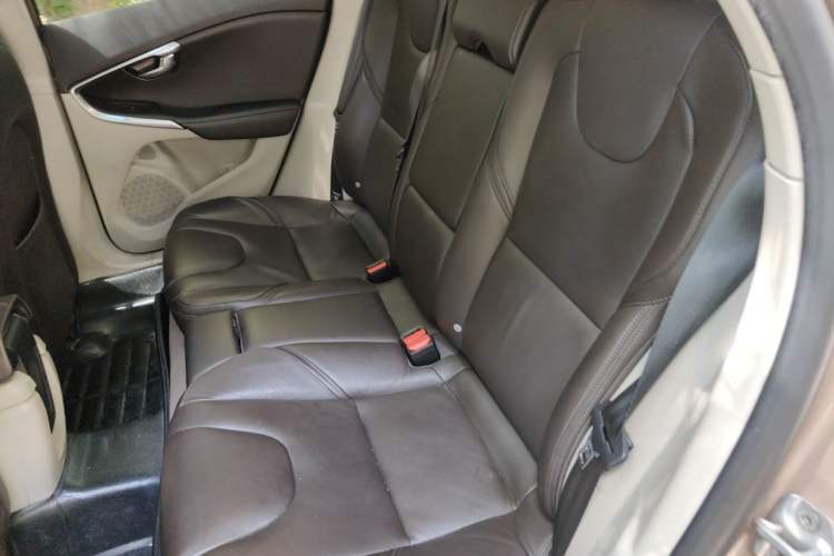 Used Volvo V40 2014 2.0T Zhiya Edition Left Rear Seat