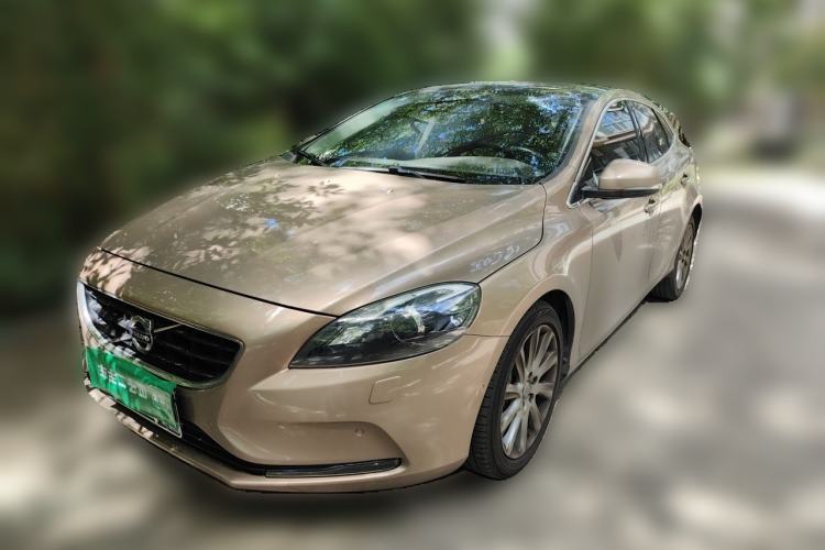 Used Volvo V40 2014 2.0T Zhiya Edition Guazi used car, China used car export, Used car for sale, Used Volvo cars, Cheapest cars for sale