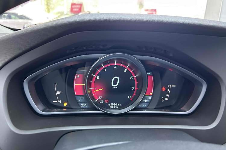 Used Volvo V40 2014 Cross Country T5 AWD Prestige Edition Odometer Close Up