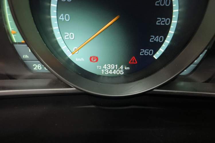 Used Volvo V40 2014 2.0T Zhiya Edition Odometer Close Up
