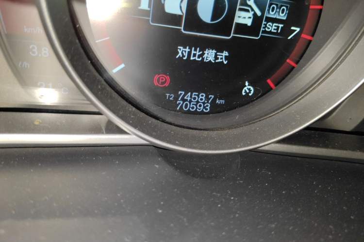 Used Volvo V40 2014 Cross Country T5 AWD Smart Luxury Edition Odometer Close Up