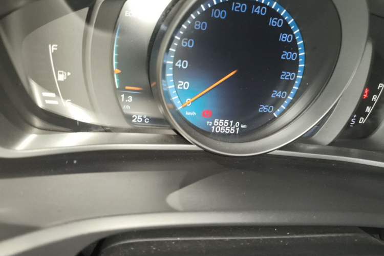 Used Volvo V40 2014 Cross Country T5 AWD Smart Luxury Edition Odometer Close Up