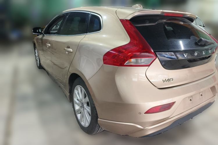 Used Volvo V40 2014 2.0T Zhiya Edition Rear Left 45 Deg