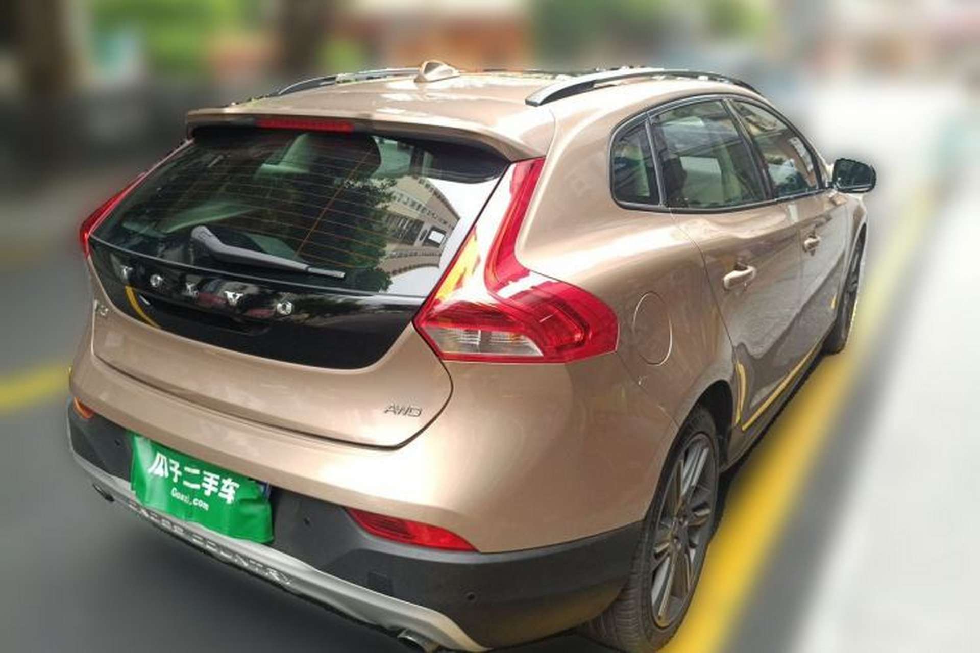 Used Volvo V40 2014 Cross Country T5 AWD Prestige Edition Rear Right 45 Deg