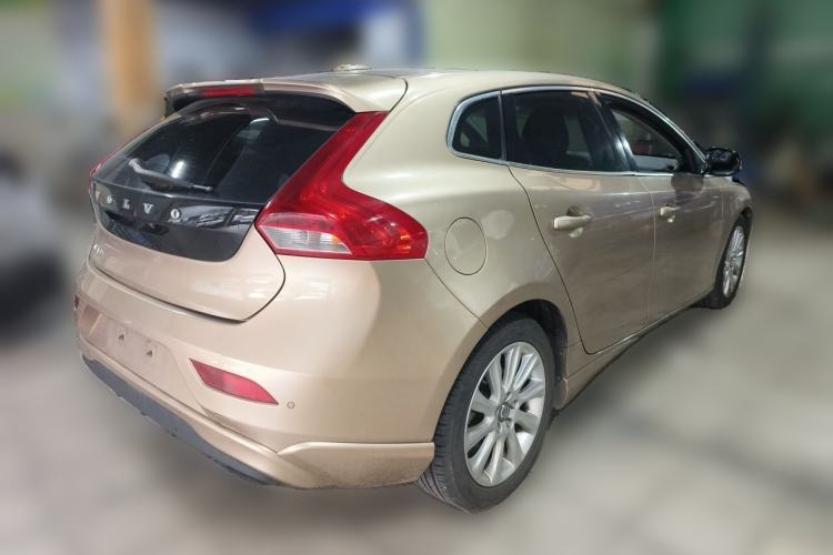 Used Volvo V40 2014 2.0T Zhiya Edition Rear Right 45 Deg